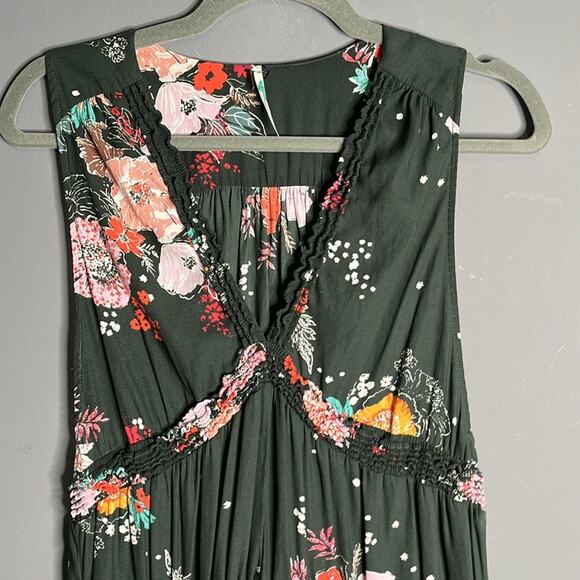Free People Gray Floral Sleeveless Flowy Boho Top Size Small - Picture 2 of 8